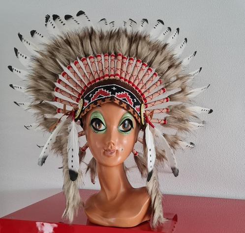 authentique coiffe indienne faite de vraies plumes, Antiquités & Art, Curiosités & Brocante, Enlèvement ou Envoi