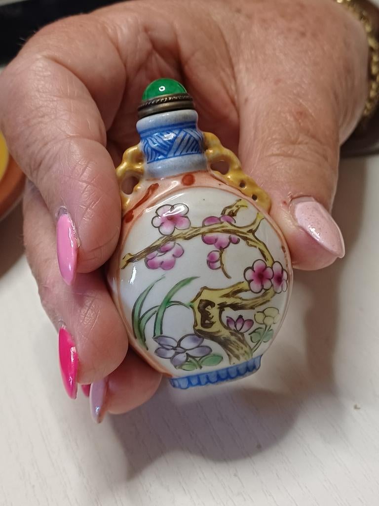 Chinees snuff bottle famille rose, Ophalen