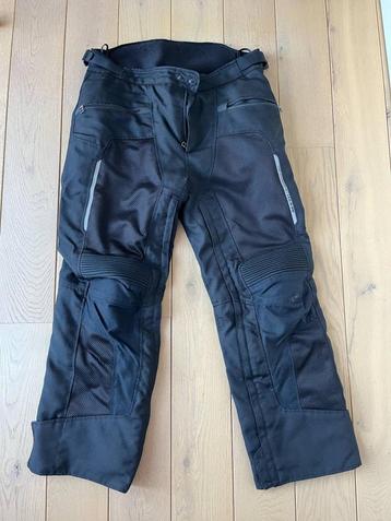Motorbroek beschikbaar voor biedingen