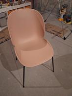 2 gubi design stoelen oud roze met zwarte poten, Ophalen, Nieuw