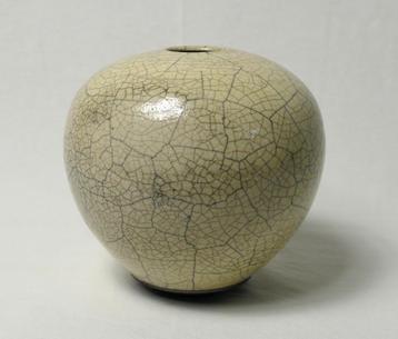 Mieke Selleslagh - Vase Raku en céramique disponible aux enchères