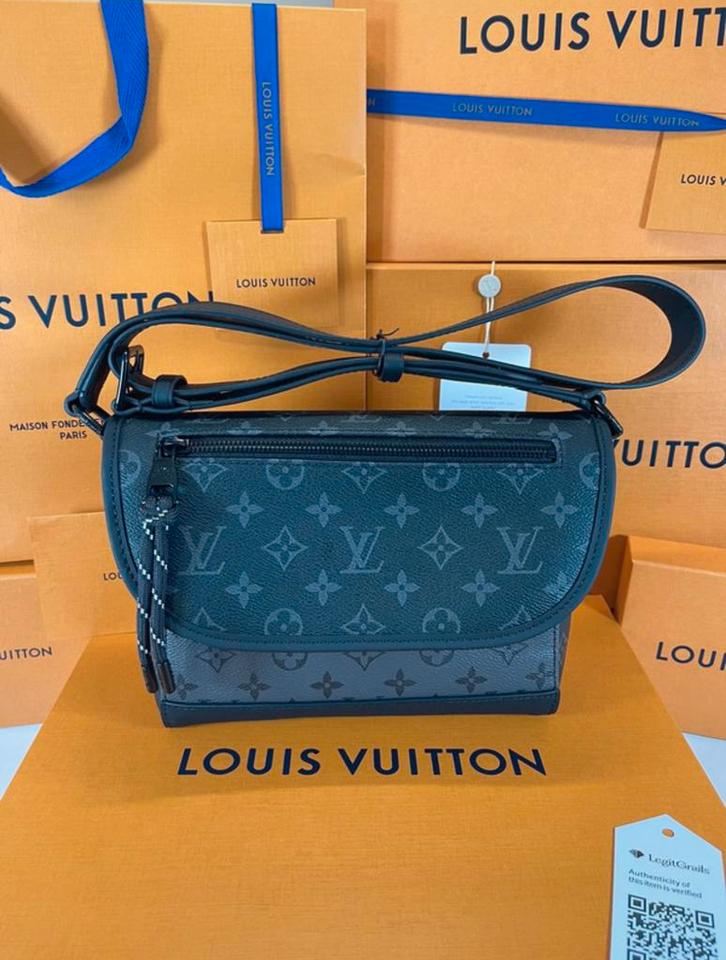 Louis Vuitton Pulse Messenger Bag, Handtassen en Accessoires, Tassen | Schoudertassen, Gebruikt, Overige merken, Zwart, Leer, Ophalen of Verzenden