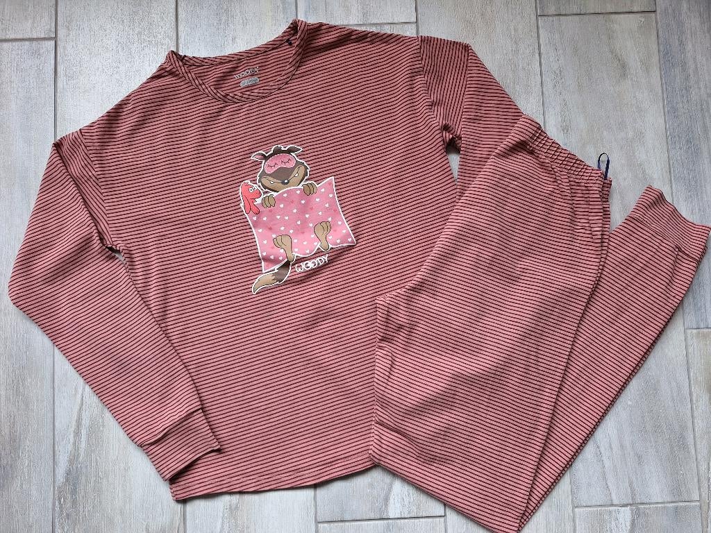 ✿ M152 - Woody pyjama thema wolf, Kinderen en Baby's, Kinderkleding | Maat 152, Gebruikt, Meisje, Nacht- of Onderkleding, Ophalen of Verzenden