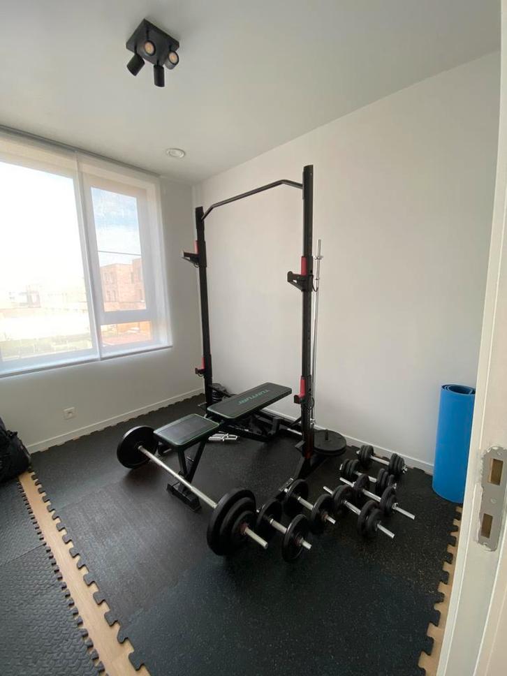 Fully equiped home fitness, Sports & Fitness, Équipement de fitness, Utilisé, Bras, Jambes, Pectoraux, Abdominaux, Dos, Enlèvement