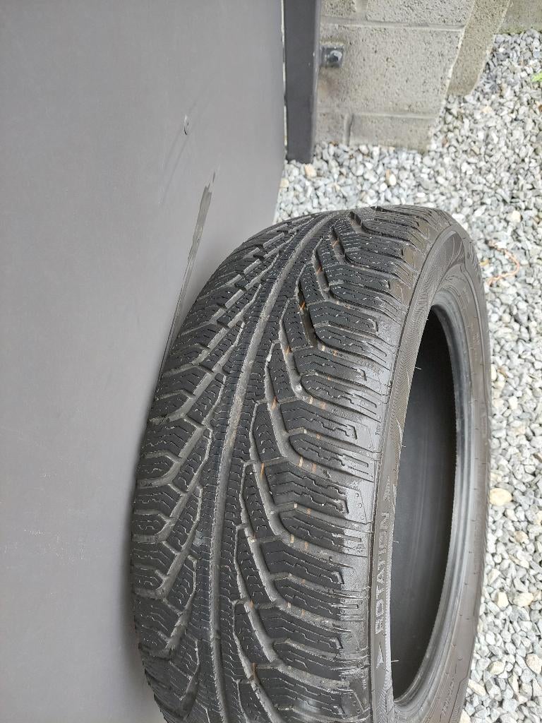 pneus Uniroyal en excellent état, Autos : Pièces & Accessoires, Pneus & Jantes, Enlèvement, 215 mm, Pneu(s)