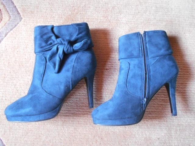 gloednieuw, laarsjes donkerblauw maat 40 : 10 €, Kleding | Dames, Blauw, Nieuw, Ophalen of Verzenden, Schoenen met hoge hakken