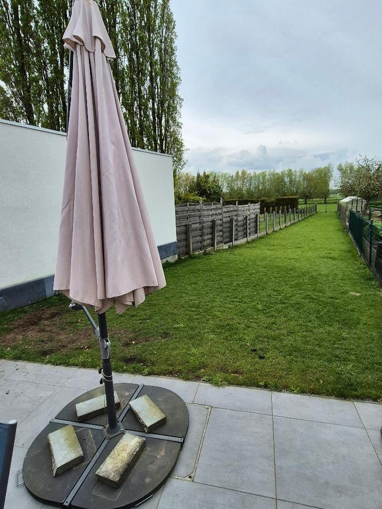 Zweefparasol met voet en verzwaringstegels, Ophalen, Gebruikt, Zweefparasol