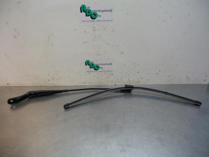 Bras essuie-glace avant d'un Peugeot 207 (207 06-), Autos : Pièces & Accessoires, Vitres & Accessoires, Peugeot, Utilisé, Enlèvement ou Envoi