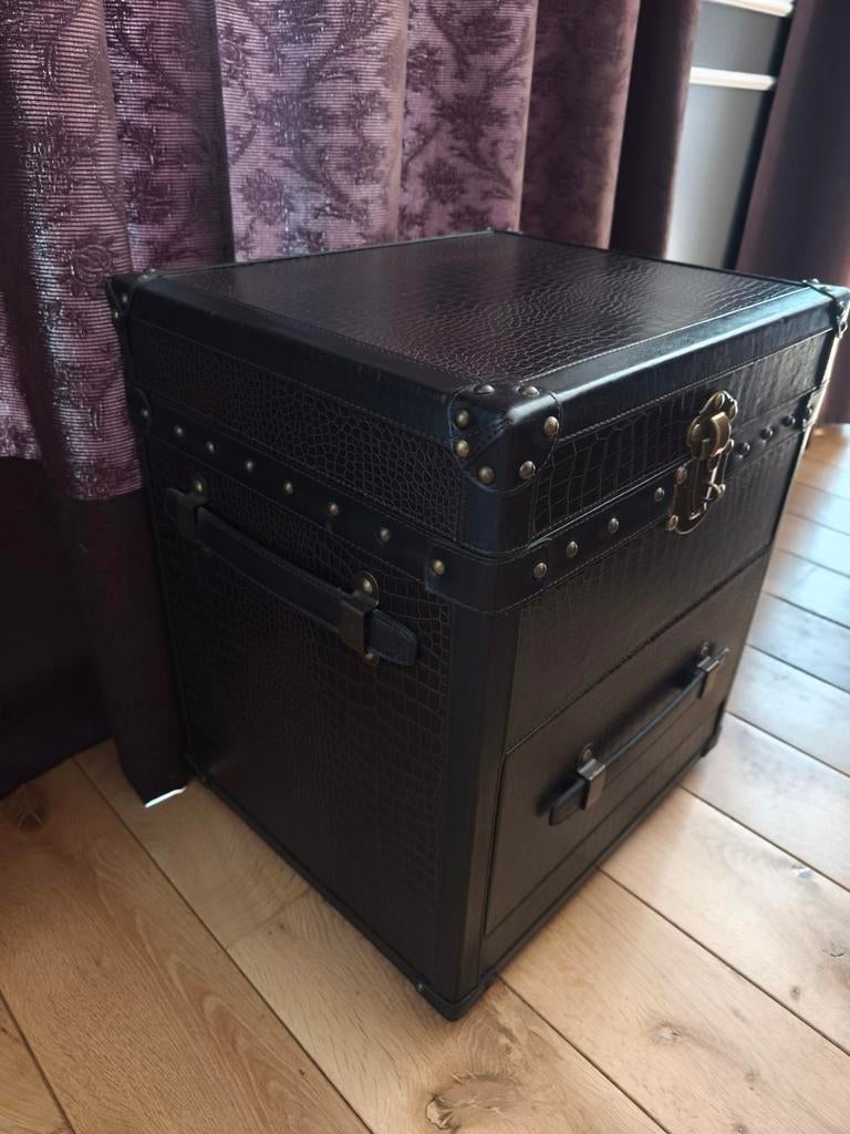 Malle de qualité chic revêtement effet croco, Maison & Meubles, Accessoires pour la Maison | Coffres, Métal, Enlèvement