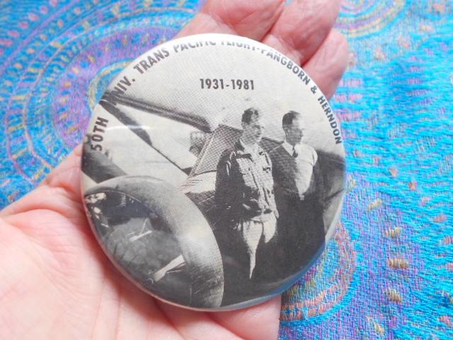bouton transpacifique 1981, Collections, Broches, Pins & Badges, Comme neuf, Bouton, Transport, Enlèvement ou Envoi