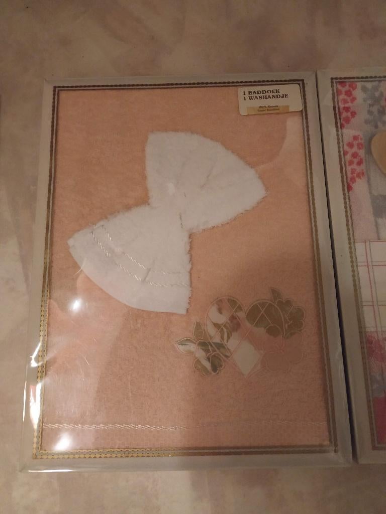 handdoek+washandje van 30x40cm mooie nieuwe cadeaudoos, Ophalen of Verzenden, Nieuw, Handdoek