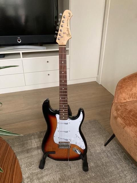 Elektrische gitaar + Helicon module, Muziek en Instrumenten, Snaarinstrumenten | Gitaren | Elektrisch, Zo goed als nieuw, Ophalen