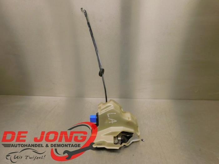 Serrure portière mécanique 4portes arrière gauche d'un Vo, Autos : Pièces & Accessoires, Volkswagen, -, 3 mois de garantie, Utilisé