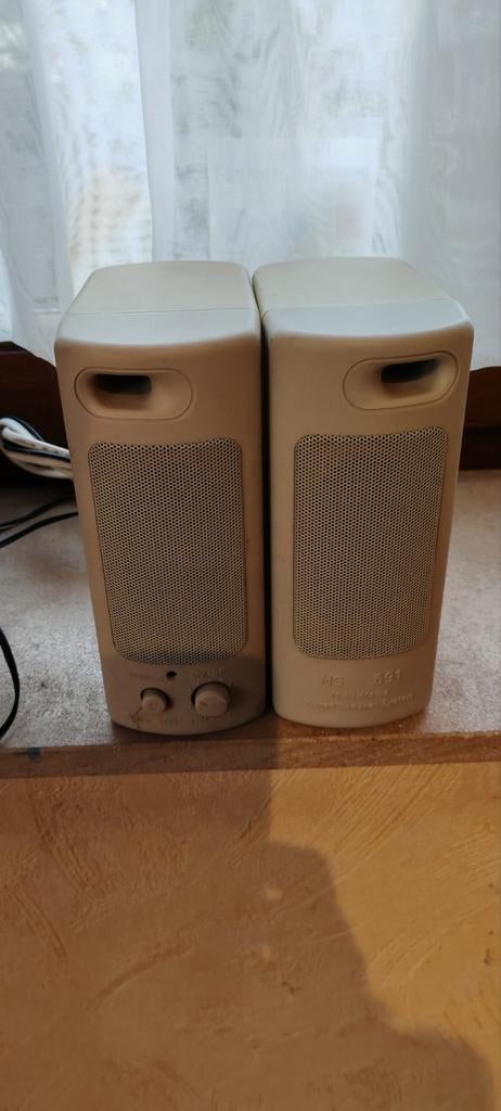 Multimedia-schotten, Ophalen, Gebruikt, Front, Rear of Stereo speakers