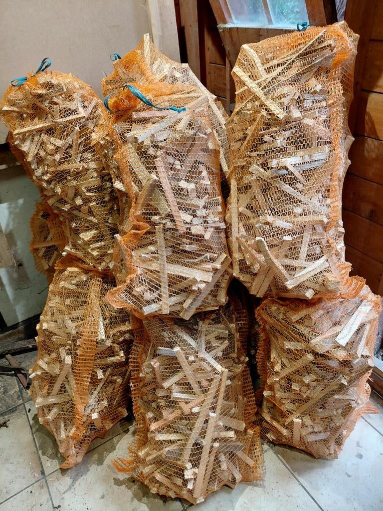 Petit bois d’allumage – Sac de 5 kg 3.5€, Jardin & Terrasse