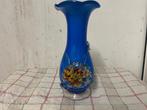Blauwe glazen vaas met bloemdecoratie, Enlèvement ou Envoi