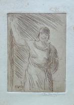 EUGEEN VAN MIEGHEM / STAANDE VROUW / ZW-W ETS 13x9cm / SIG, Antiek en Kunst, Ophalen of Verzenden