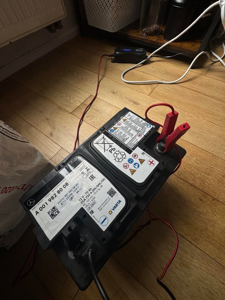 Batterie Varta 12v /70ah, Autos : Pièces & Accessoires, Enlèvement ou Envoi