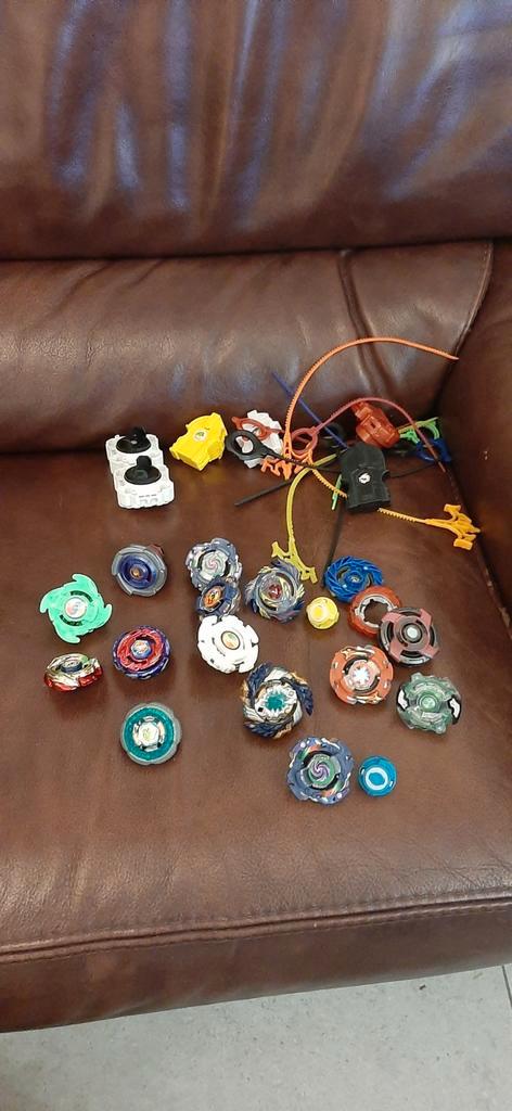 Uitgebreide set Beyblades, inclusief diverse tops en lanceer, Kinderen en Baby's, Speelgoed | Actiefiguren, Ophalen of Verzenden