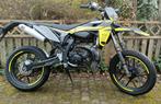 Sherco SM 50 Factory R (in perfecte staat) 2024, Fietsen en Brommers, Ophalen, 6 versnellingen, 50 cc, Klasse B (45 km/u)