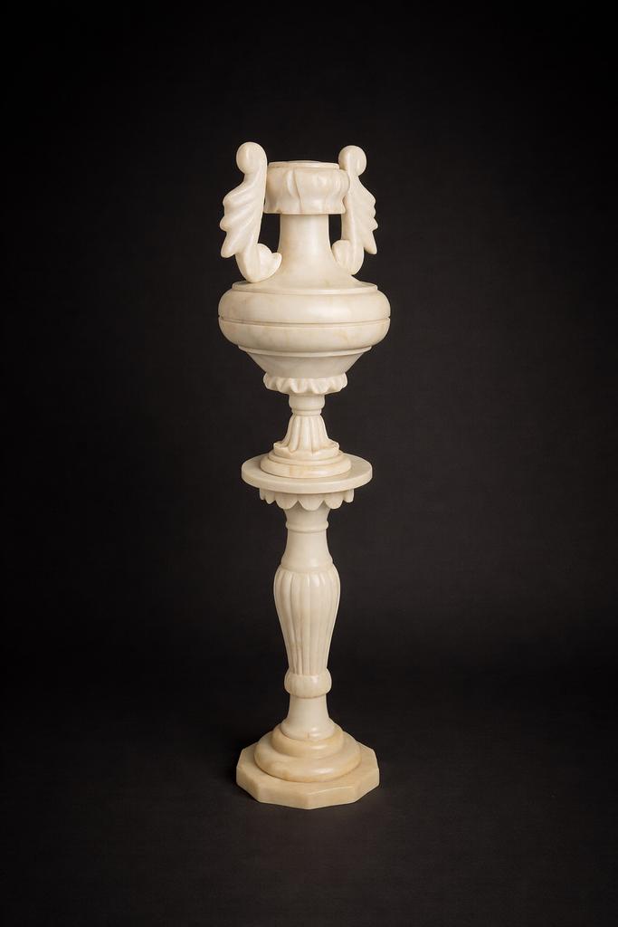 Zware marmeren lamp op staander., Antiek en Kunst, Ophalen