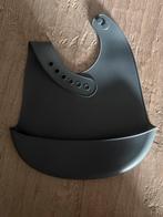 2 siliconen slabbetjes + Speelgoed baby “blokken toren”, Ophalen