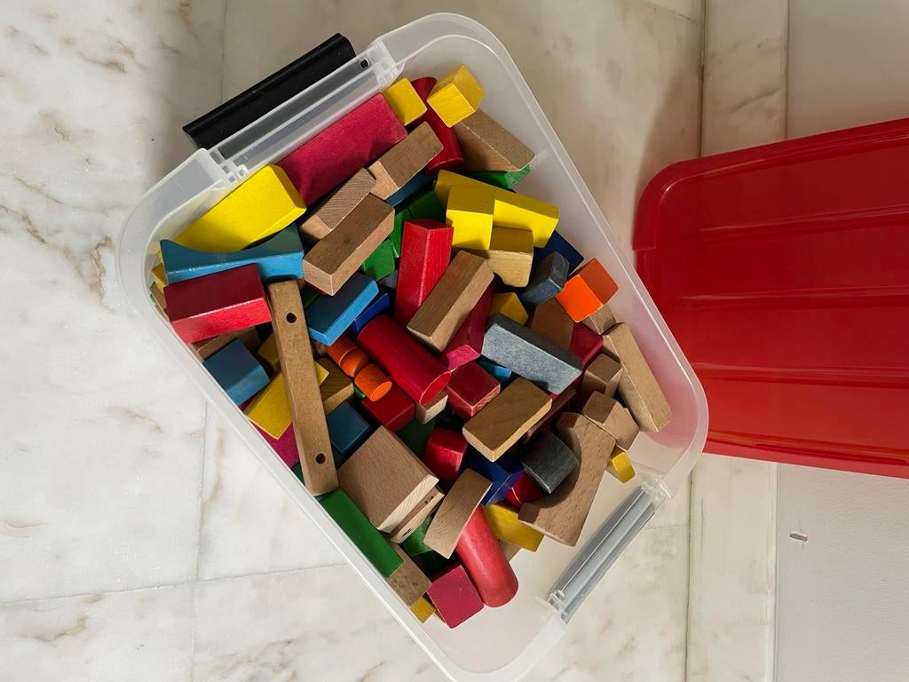 Houten blokken en treinrails met figuurtjes van hout, Ophalen of Verzenden, Gebruikt