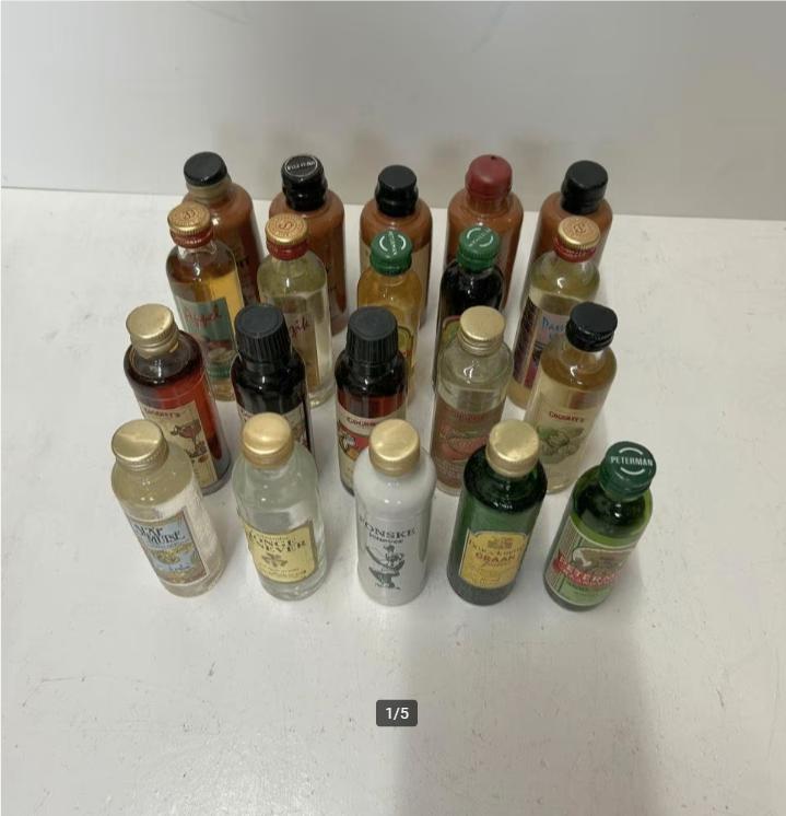 20 Miniatuur Jenever, graanjenever, .. flesjes - vol, Verzamelen, Complete verzamelingen en Collecties, Ophalen of Verzenden