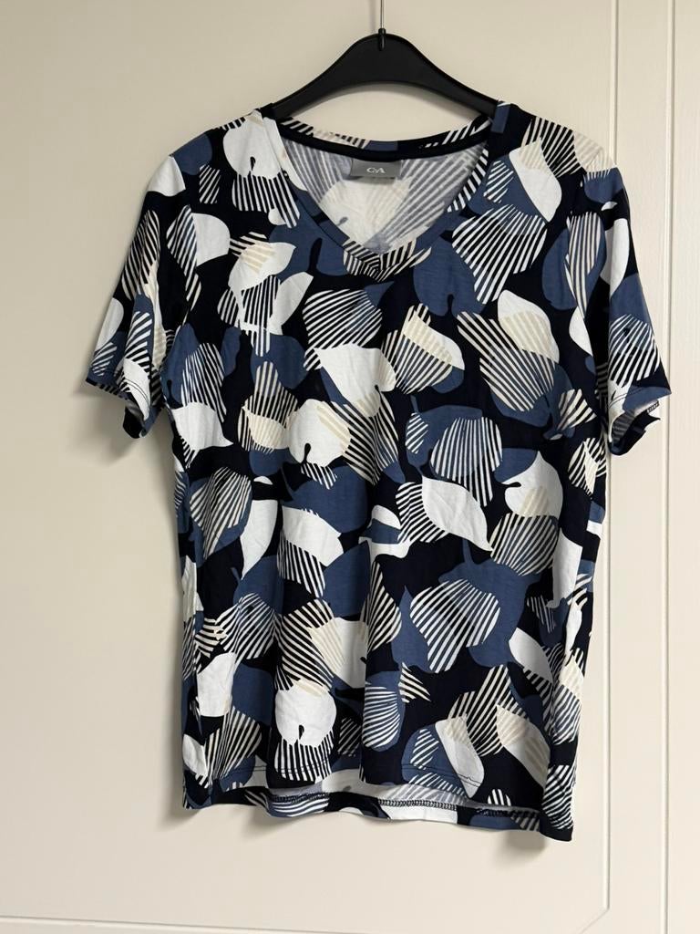 Nieuwstaat shirt met v-hals (s), Kleding | Dames, T-shirts, Ophalen, Blauw, Zo goed als nieuw, Korte mouw