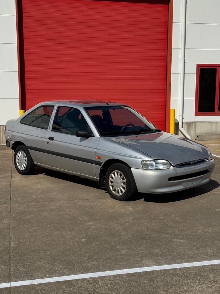 Ford Escort 1994 benzin(Oldtimer) 82.000 km, Auto diversen, Handleidingen en Instructieboekjes, Ophalen