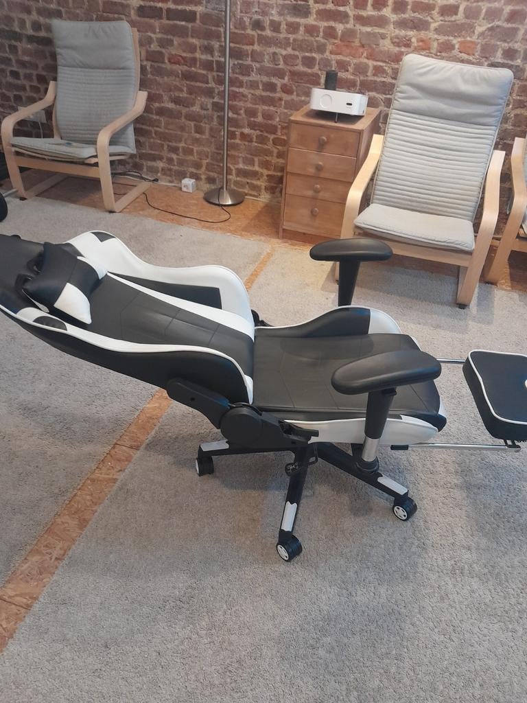 Gaming stoel, Huis en Inrichting, Bureaustoelen, Ophalen