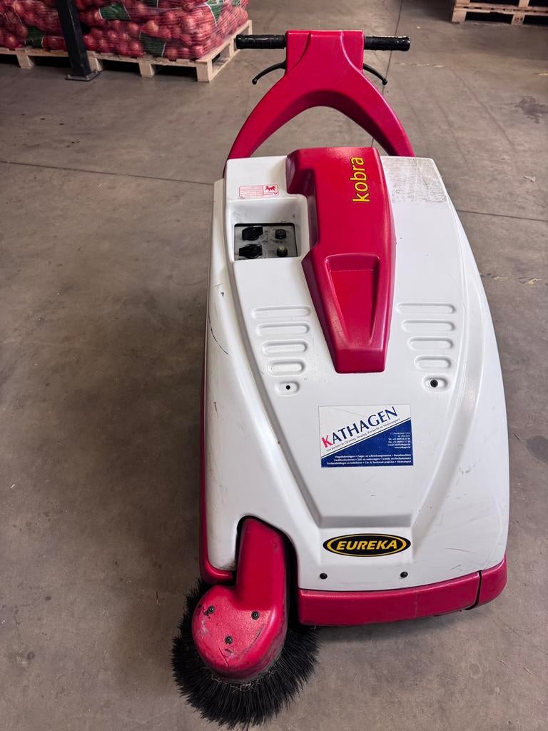 Industrieel veegmachine eureka, Ophalen