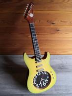 Klok in de vorm van een gitaar, Ophalen