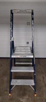 Échelle à plateforme de travail WIENESE - pro - parfait état, Enlèvement, Comme neuf