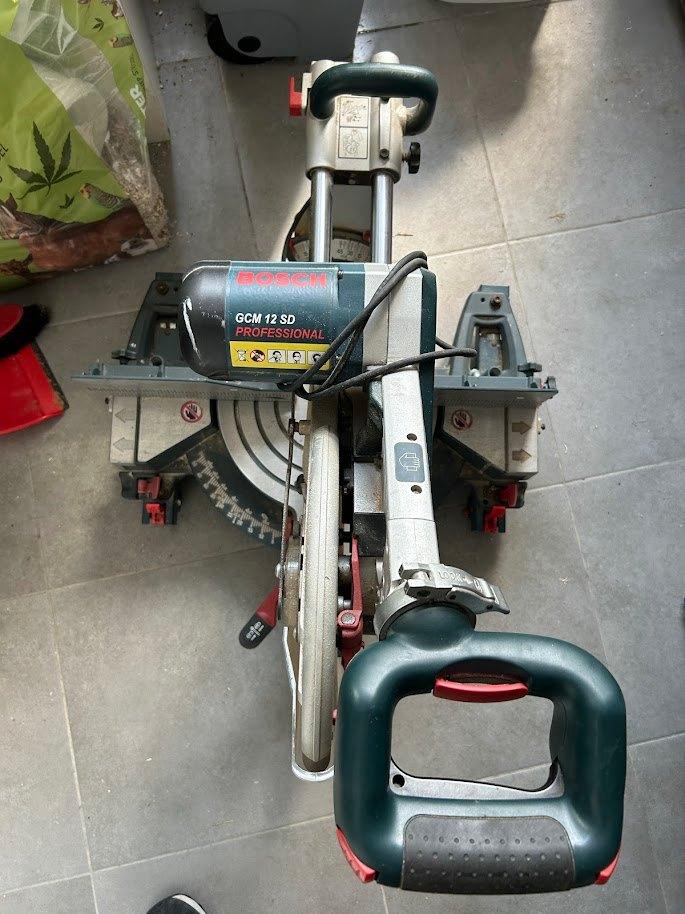 Scie à onglet Bosch pro GCM12 SD avec son support, 70 mm ou plus, Enlèvement, Utilisé, BOSCH