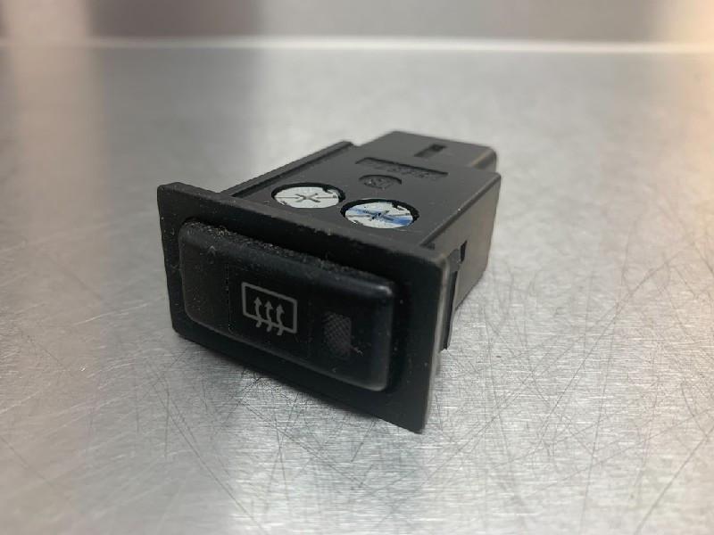 INTERRUPTEUR DEGIVRAGE LUNETTE ARRIÈRE Toyota RAV4 (A1), Autos : Pièces & Accessoires, Tableau de bord & Interrupteurs, Toyota