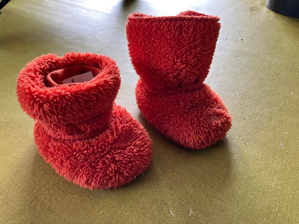 Woody pantoffels 6 tot 12 maanden, Kinderen en Baby's, Babykleding | Schoentjes en Sokjes, Ophalen, Zo goed als nieuw