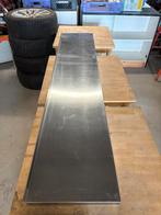 Wandplank van roestvrij staal, Ophalen