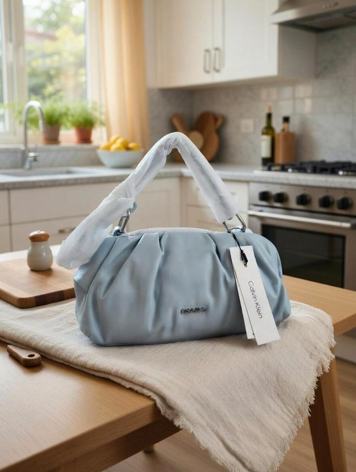 Sac à main Calvin Klein gris – Élégant & moderne (NEUF avec, Bijoux, Sacs & Beauté, Sacs | Sacs Femme, Sac à main, Gris, Enlèvement ou Envoi