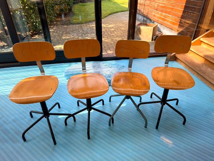 4 industriële houten atelierstoelen verstelbaar, Huis en Inrichting, Stoelen, Gebruikt, Vier, Hout, Bruin, Ophalen