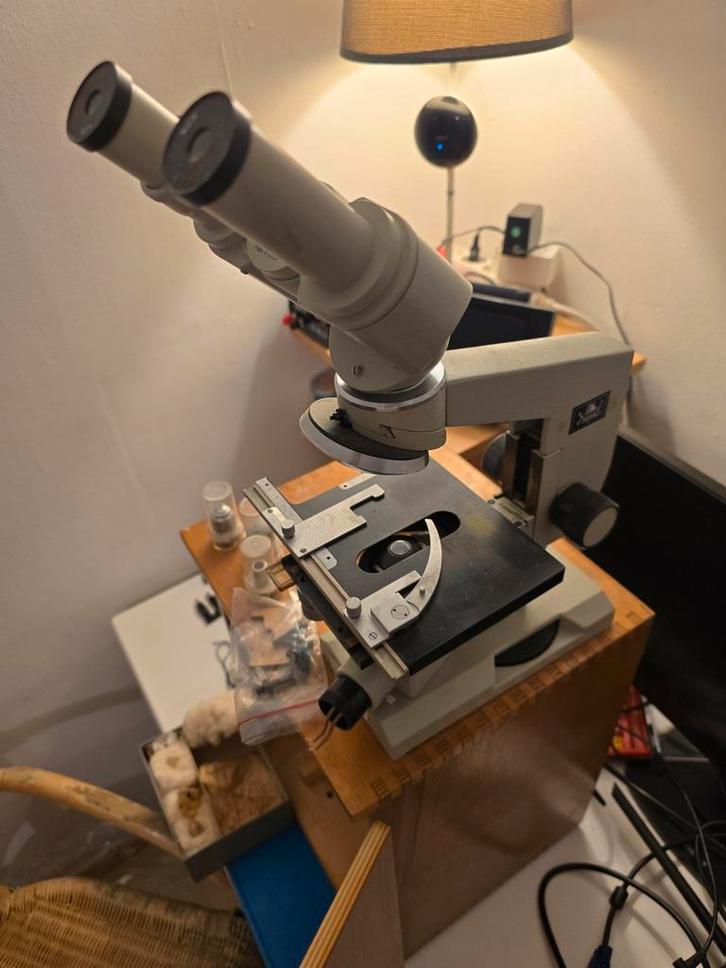 Microscope Lomo AY-12 fabriqué en URSS dans une boîte en boi, TV, Hi-fi & Vidéo, Matériel d'optique | Microscopes, Comme neuf