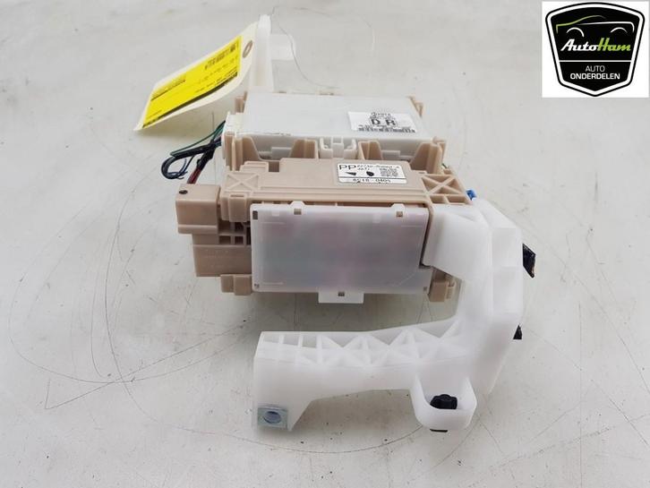 BOITIER FUSIBLES Peugeot 108 (|892210H010|827300H040A|), Autos : Pièces & Accessoires, Électronique & Câbles, Peugeot, Utilisé