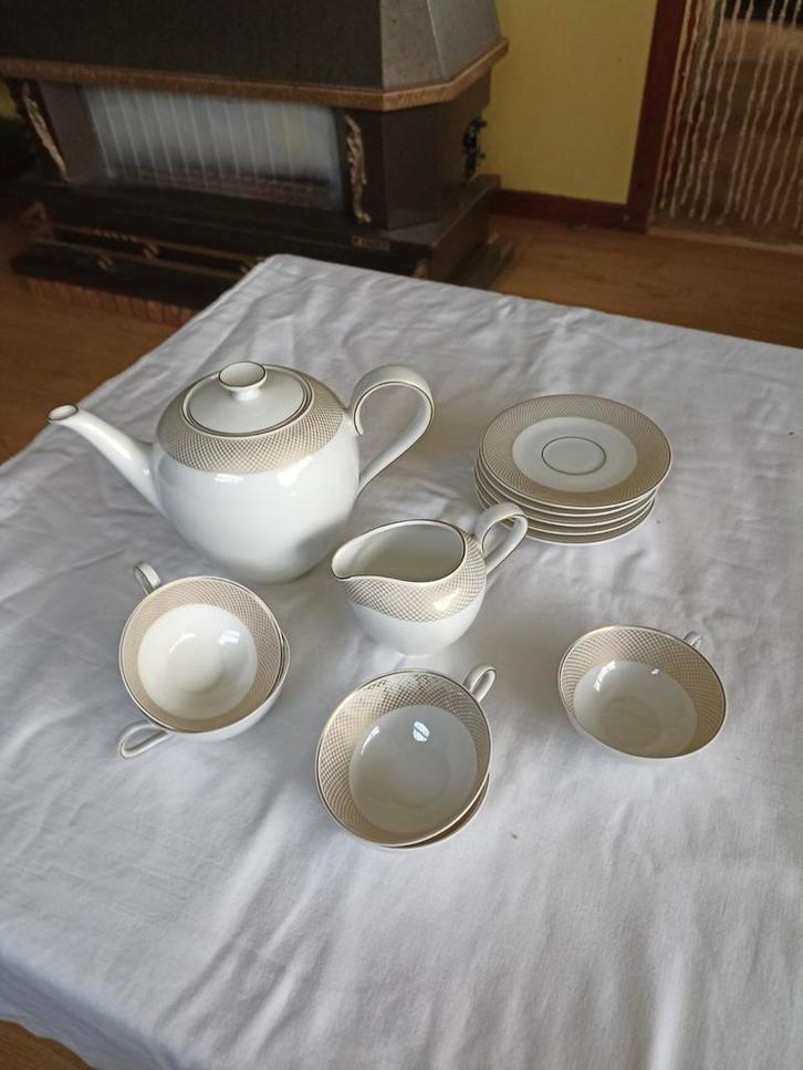 Théière ou cafetière en porcelaine, Antiquités & Art, Antiquités | Services (vaisselle) complet, Enlèvement ou Envoi