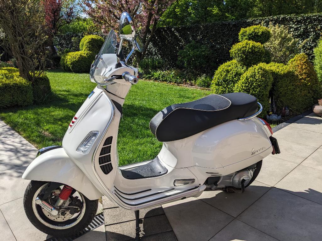 Vespa 300 GTS ABS te koop, Motoren, Scooter, Particulier, Automaat, ABS