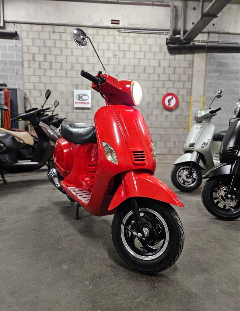 Iva Lux (Vespa look) 50cc klasse A 4 takt 2013 - 12.843 km, Fietsen en Brommers, Scooters | Overige merken, Gebruikt, Klasse A (25 km/u)