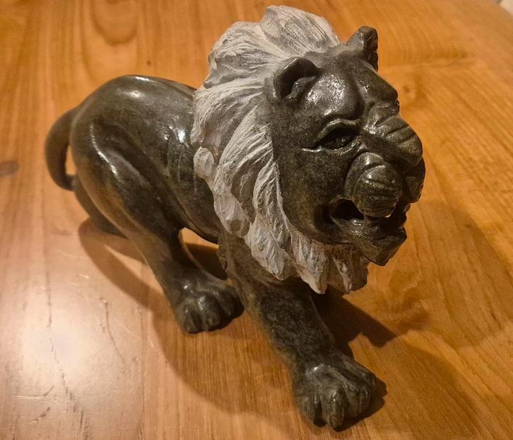 Statut de lion en pierre., Collections, Statues & Figurines, Comme neuf, Animal, Enlèvement
