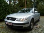 VW Passat 1.6 benzine minder dan 100.000 km nieuwe motor., Auto's, 4 deurs, Stof, Zwart, 4 cilinders