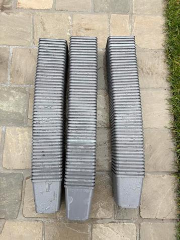 P9 plastiek bloem potten grijs - 145 stuks beschikbaar beschikbaar voor biedingen