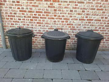 3 zwarte vuilbakken beschikbaar voor biedingen