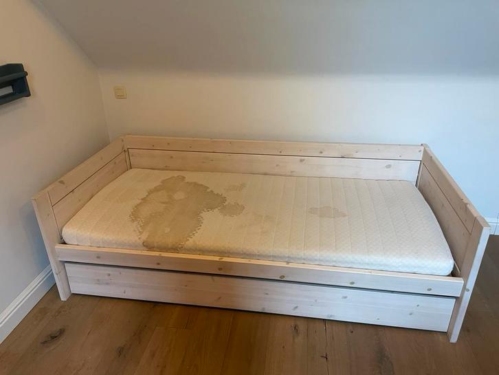 Bed en nachtkastje, gekocht bij de boomhut, Maison & Meubles, Chambre à coucher | Lits, Utilisé, Une personne, Bois, Crème, Réglable